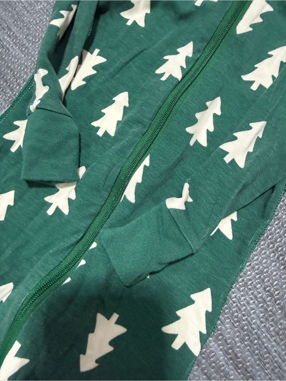 Hanna Andersson Green Tree-Print Zip Footie Pajamas